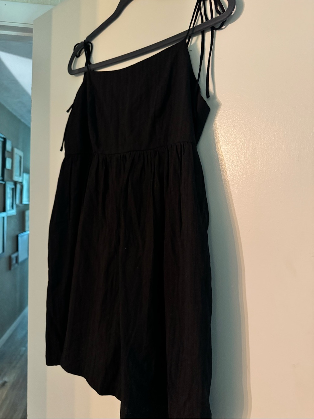 Altar’d State Black Tie-Shoulder Sundress Med
